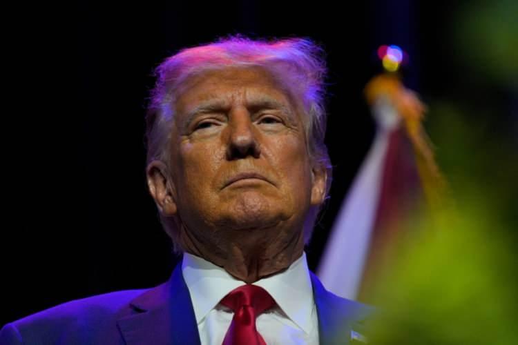 <p>Trump’ın Perşembe günü teslim olması ve tutuklanması bekleniyor. Eski başkanın Fulton Hapishanesine gönderileceğini ve kendisine herkes gibi davranılması halinde 'aşağılayıcı bir deneyim yaşayacağı' söyleniyor...</p>