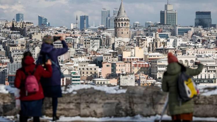 <p>Temmuzda en çok ziyaretçi gönderen ülkeler sıralamasında bir önceki yılın aynı ayına oranla Almanya yüzde 2,12 azalış ve 941 bin 597 kişi ile birinci, Rusya Federasyonu yüzde 19,31 artış ve 884 bin 585 kişi ile ikinci, İngiltere yüzde 5,21 artış ve 574 bin 436 kişi ile üçüncü sırada yer aldı. Sıralamayı Polonya ve Bulgaristan takip etti.</p>
<p> </p>