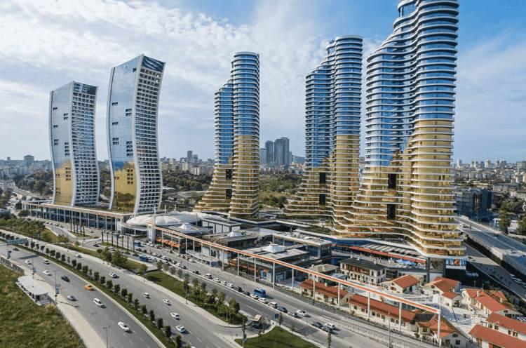 <p>Rapora göre, yabancı yatırımcıları Türkiye'de üretim yapmaya teşvik eden etkenler arasında düşük maliyetler, yakınlık, Avrupa ile serbest ve açık ticaret ağlarına sahip olması ve özellikle COVID-19 pandemisinden sonra üretimin yakın kıyılara taşınmaya başlaması yer alıyor. Raporda yer alan 2023 BoF-McKinsey State of Fashion anketine göre, moda yöneticilerinin yüzde 65'i tedarik zinciri zorluklarını ele almak için yakın tedariği düşünüyor ve Batı Avrupalı katılımcıların yüzde 85'i Türkiye'den tedariklerini artırmayı tercih ediyor.</p>
