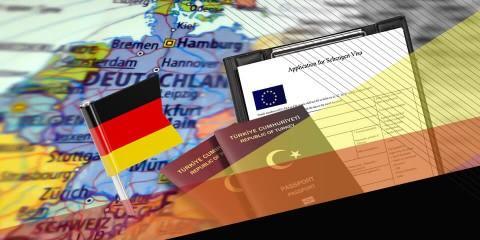 <p>Almanya İçişleri Bakanlığınca hazırlanan "<strong>Vatandaşlık Yasasının Modernizasyonu</strong>" adını taşıyan tasarıyla, daha önce sınırlı sayıda ülke vatandaşına uygulanan çifte vatandaşlık hakkı, herkese yönelik genişletilecek.</p>
