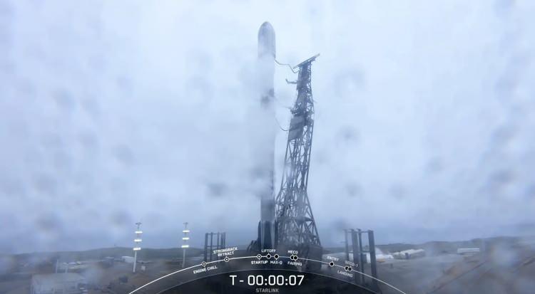 <p>Uydular bir SpaceX Falcon 9 roketine yüklendi ve Santa Barbara County, California'daki dağlık Vandenberg Uzay Kuvvetleri Üssü'nden Doğu saatiyle 15:29'da uzaya fırlatıldı.</p>
