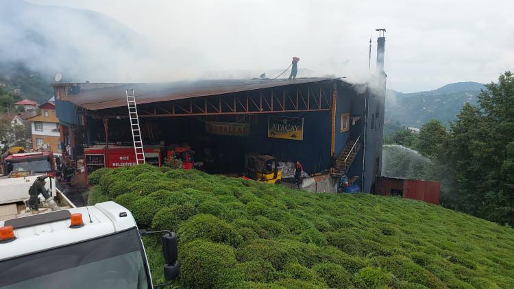 <p>Rize’nin Güneysu ilçesinde bulunan özel bir çay fabrikasında yangın çıktı.</p>
