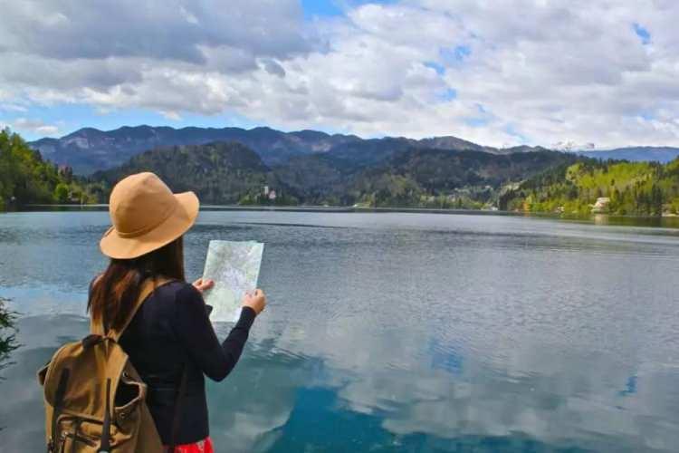 <p>Küresel çapta seyahatin pandemi sonra dönemde yüzde 75 arttığı biliniyor.</p>

<p>Ülkelerin vizeli veya vizesiz seyahat olanaklarını değerlendiren Henley Passport Index, dünyanın en güçlü ve zayıf pasaportlarını açıkladı.</p>

<p> </p>
