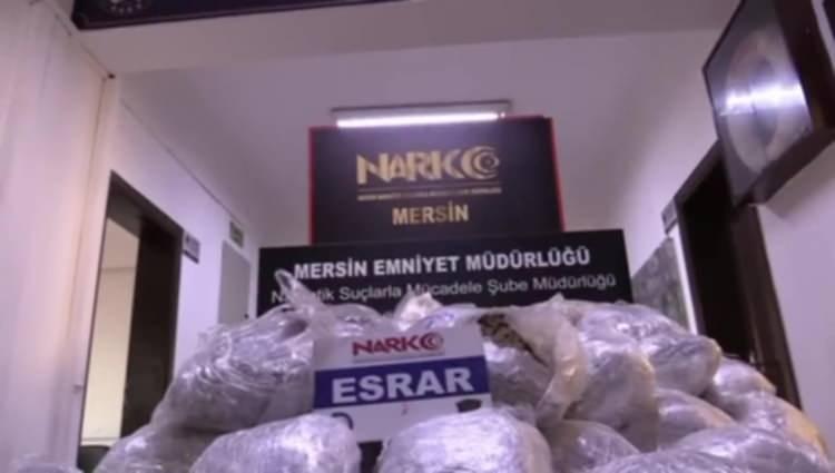 <p>Bakan Yerlikaya sosyal medya hesabından yaptığı açıklamada, "Mersin Narkotik Suçlarla Mücadele ve İstihbarat Şube Müdürlüklerimizce yapılan operasyonda 279 kilogram esrar maddesi ele geçirildi. </p>