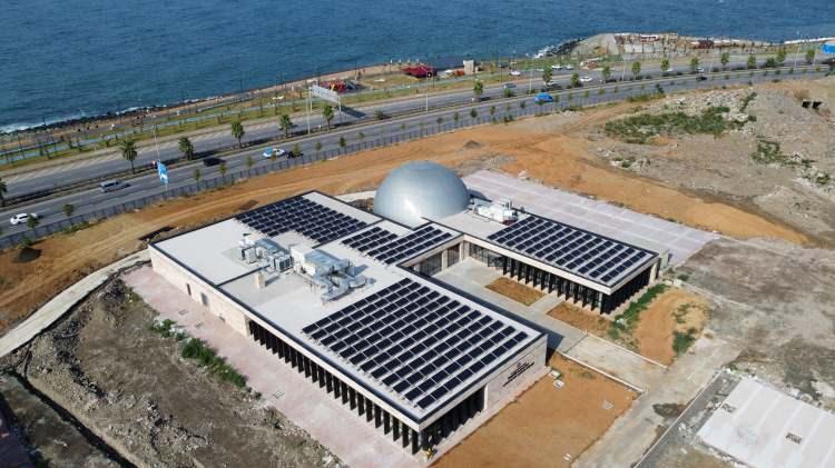 <p>Trabzon'da yapımı devam eden Doğu Karadeniz Bölgesi’nin tek bilim merkezi Özdemir Bayraktar Bilim Merkezi ve Planetaryum (Gezegen Evi) açılış için gün sayıyor.</p>
