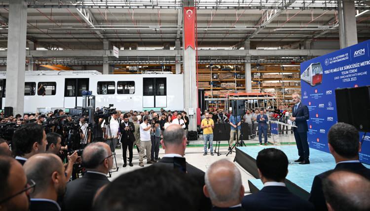 <p>Bakan Uraloğlu, aracın tasarımının tamamen yerli olarak ger&ccedil;ekleştirildiğini s&ouml;zlerine ekledi.</p>
