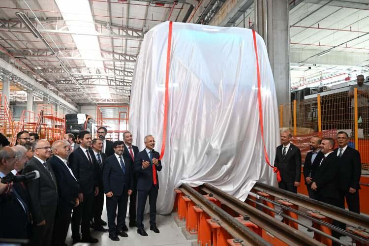 <p><strong>Metro hatlarının yapım aşamasından sinyalizasyona kadar kendi m&uuml;hendisliğimizin &uuml;r&uuml;n&uuml; olarak tasarlayıp &uuml;retiyoruz.&nbsp;</strong></p>
