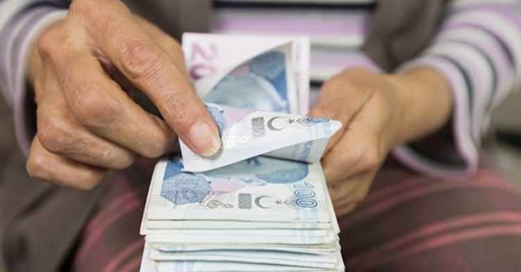 <p> SSK ve Bağ-kur emeklileri 6 aylık enflasyon kaç puan ise o kadar artış alıyor.</p>