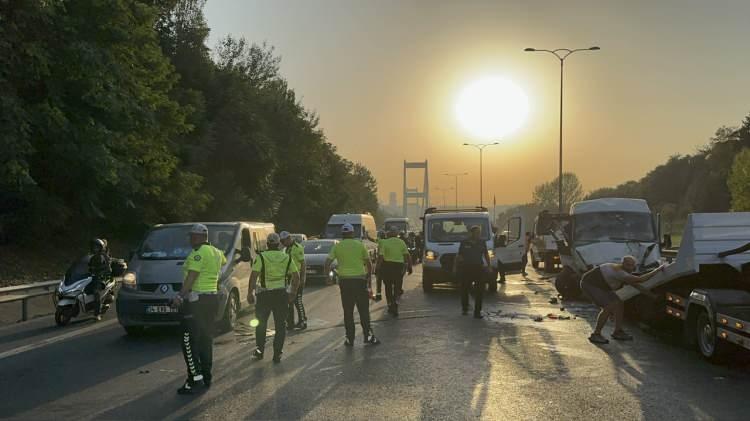 <p>Sağlık ekipleri tarafından ilk müdahalesi olay yerinde yapılan yaralılar ambulanslarla hastaneye kaldırıldı. </p>
