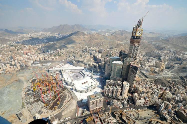 <p><strong>SUUDİ ARABİSTAN</strong></p>
<p><strong>Nüfus: 37 milyon</strong></p>
<p>Etnik yapı: Arap</p>
<p>Yüzölçümü: 2 milyon 150 bin kilometrekare</p>
<p>Dil: Arapça</p>
<p>Din: Yüzde 100 Müslüman (Yabancılardan 1,5 milyon kişi Hristiyan)</p>
<p>Para Birimi: Riyal</p>