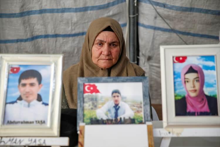 <p>Avrupa Parlamentosu üyesi Tomas Zdechovsky, Avrupa Konseyi Yerel ve Bölgesel Yönetimler Kongresi Denetim Komisyonu Türkiye eş raportörleri Jakob Wienen ve Yoomi Renström, Ukrayna'nın Ankara Büyükelçisi Andrii Sybiha, İngiltere'nin Ankara Büyükelçisi Dominick John Chilcott ve Hindistan'ın Ankara Büyükelçisi Sanjay Bhattacharyya'nın da yer aldığı 9 ülkenin büyükelçisinin bulunduğu heyet ile Almanya, Fransa, Belçika, Hollanda, İsviçre ve Avusturya'dan gelen gurbetçiler, annelerle görüştü.</p>