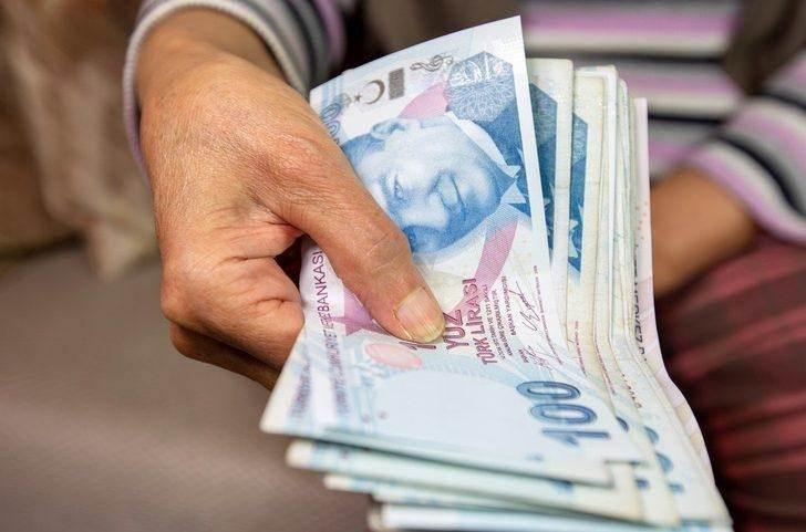 <p>Kamu Görevlileri Hakem Kurulu, memur ve memur emeklisinin 2 yıllık zam oranını belirlemek için ikinci kez bir araya geldi. 2 saat süren toplantıda taraflar tekliflerini sunarken, kurulun bugün bir kez daha bir araya geleceği kaydedildi.</p>