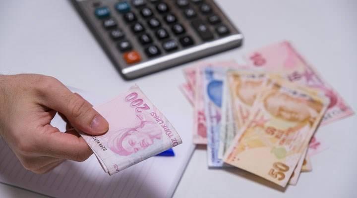 <p><strong>KAMU GÖREVLİLERİ HAKEM KURULU İKİNCİ KEZ TOPLANDI</strong></p>
<p><br />
Memur ve memur emeklisinin merakla beklediği 7. Dönem Kamu Toplu Sözleşmesi görüşmelerinde 1 Ağustos'ta başlayan müzakere süresi sona erdi. Görüşmelerden uzlaşma çıkmayınca Kamu Görevlileri Hakem Kurulu süreci başladı. Memur ve memur emeklisinin 2 yıllık zam oranını belirleyecek hakem kurulu ikinci toplantısını gerçekleştirdi.</p>