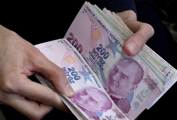 <p><strong>Hakem kurulu üçüncü kez toplandı</strong></p>
<p> </p>
<p>Kamu Görevlileri Hakem Kurulu, memur ve memur emeklileriyle ilgili zam oranın görüşmek için bugün üçüncü kez toplandı.</p>
<p> </p>
<p>Toplantıya kamu işveren heyeti ve sendika temsilcileri de katıldı. Toplantıda, Kamu İşveren Heyeti ile sendikaların görüşleri dinleniyor.</p>