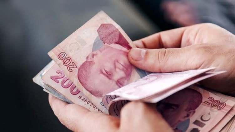 <p>Bu rakamdan Temmuz 2023'de uygulanan yüzde 6'lık toplu sözleşme zammı çıkarıldığında memur enflasyon farkı yüzde 25,59 olarak gerçekleşecek.</p>

<p> </p>
