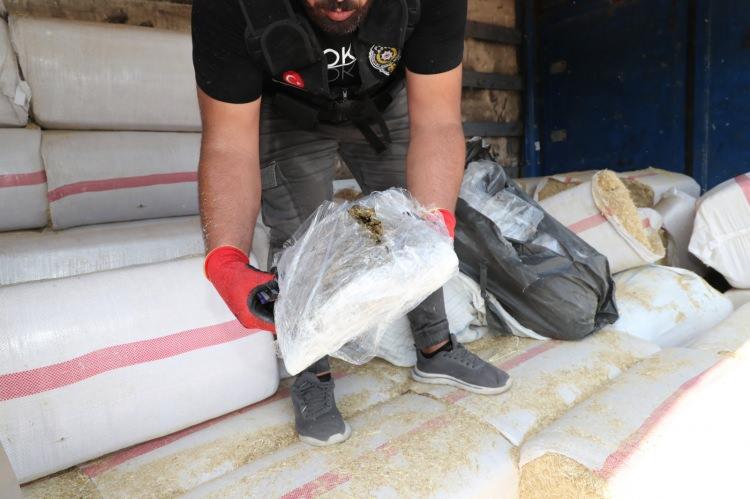 <p>Uyuşturucuyla mücadelemiz azim ve kararlılıkla devam edecek" dedi. </p>
