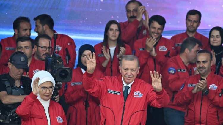 <p>Cumhurbaşkanı Erdoğan, Etimesgut Havaalanı`nda d&uuml;zenlenen Havacılık, Uzay ve Teknoloji Festivali TEKNOFEST`i ziyaretinde konuştu.</p>
