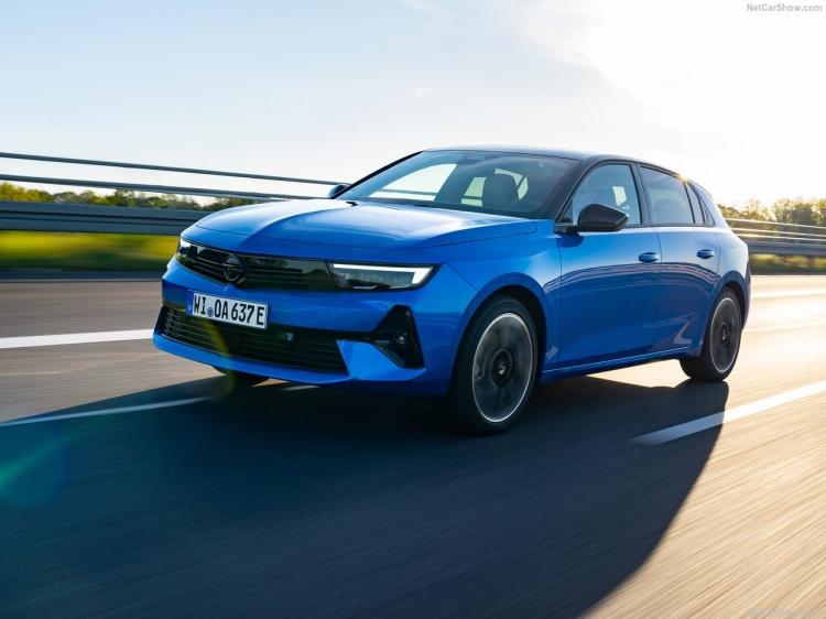<p>Opel Astra Elektrik, eylül ayına özel olarak, 200 bin TL için; 12 ay vade ve yüzde 0,99 faizli kredi seçeneğiyle ve 20 bin TL tutarındaki E-şarj kartı hediyesi gibi avantajlarla satışa sunuluyor.</p>
