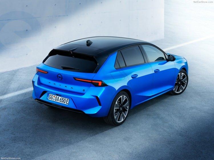 <p>TÜRKİYE FİYATI RESMEN AÇIKLANDI<br />
<br />
<br />
7 farklı renk seçeneği ve Ultimate donanım seviyesiyle Opel Astra Elektrik'in başlangıç fiyatı resmen açıklandı.</p>