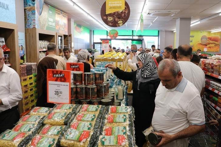 <p>1-17 Eylül tarihleri arasında yeni eğitim öğretim dönemi öncesinde, öğrencilerin beslenme gibi temel ihtiyaç ürünlerinde birçok indirim yer alıyor.<br />
<br />
İşte güncel indirimli ürünler kataloğu;</p>