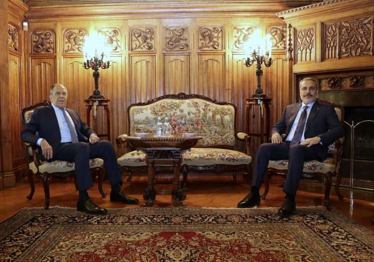 <p>DÜNYANIN UMUDU TÜRKİYE</p>

<p>Rusya ile diplomatik düzeyde önemli temaslar içinde bulunan Türkiye'den art arda gelen görüşmelerse bir kez daha dünya basınının gündemindeydi. Uluslararası haber ajansları, Türkiye'nin anlaşmanın sürdürülebilmesi yönündeki girişimlerine devam ettiğine yer verdi.</p>
