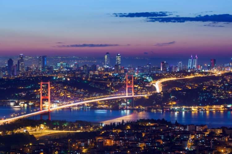 <p>Türkiye ise 110 ülkeye vizesiz ve varışta vize seçeneği sunarak en güçlü pasaportlar listesinde 52'nci sırada bulundu.</p>