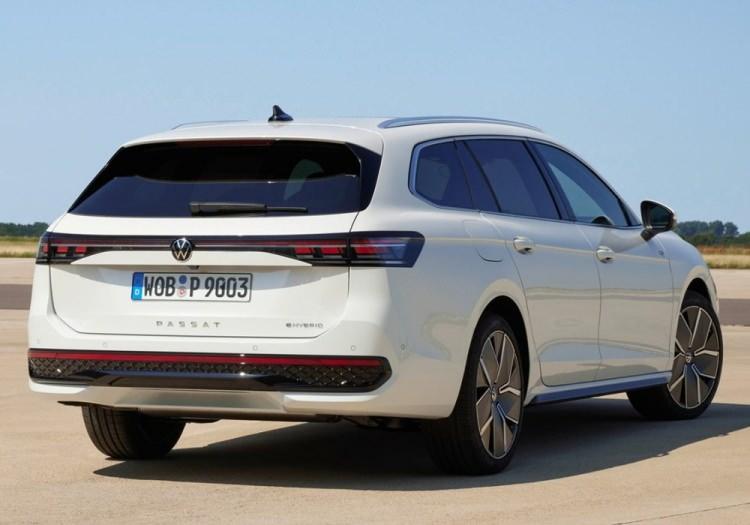 <p>Geniş motor yelpazesinde PHEV versiyonlar da bulunuyor. Yeni Passat'ın 1.5 TSI motoru kullanan hibrit versiyonları 205 bg güç ve 350 Nm tork üretiyor. Üst seviyede bulunan en güçlü Passat ise 270 bg güç ve 400 Nm tork üretebiliyor.</p>
<p> </p>
<p> </p>