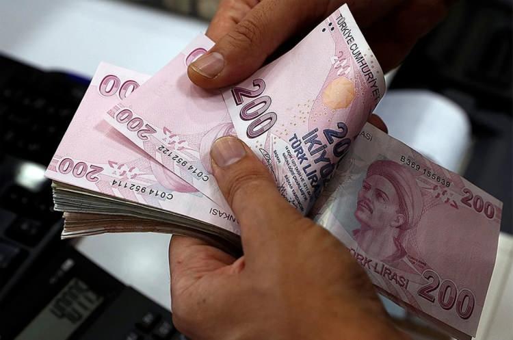 <p>Emeklilere yapılacak ilave artışın ocak ayı itibarıyla yürürlüğe girmesi bekleniyor. Merkez Bankası'nın yılsonu tahminine göre enflasyon yüzde 62 olursa Temmuz-Aralık döneminde enflasyon yüzde 35.25 olacak. Merkez Bankası'nın enflasyon tahminine göre emekliler yüzde 35.25'lik artışı cebine koymuş bulunuyor. </p>