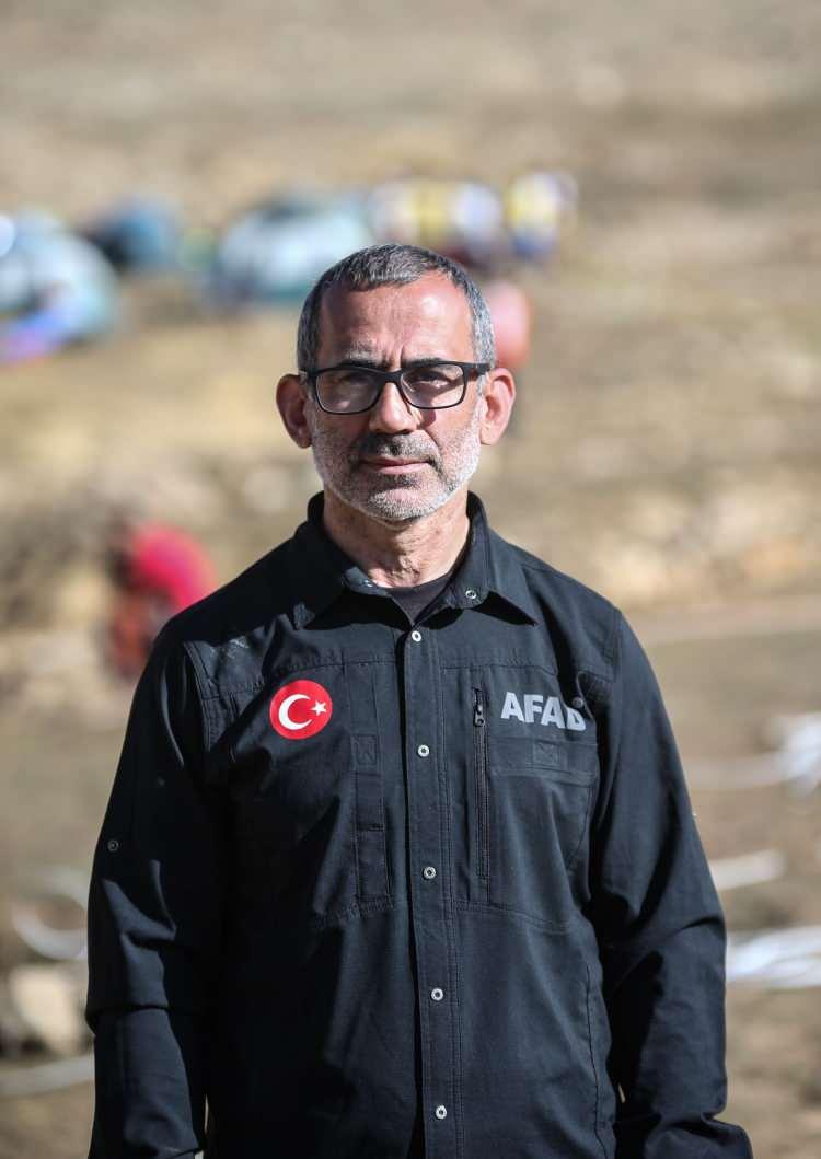 <p><strong>'DOKTORLAR MÜDAHALE EDİYOR'</strong></p>
<p>Kurtarma organizasyonunu yöneten AFAD Arama Kurtarma Daire Başkan Recep Şalcı, ABD'li bilim insanının sağlık durumunun iyiye gittiğini belirtti. </p>