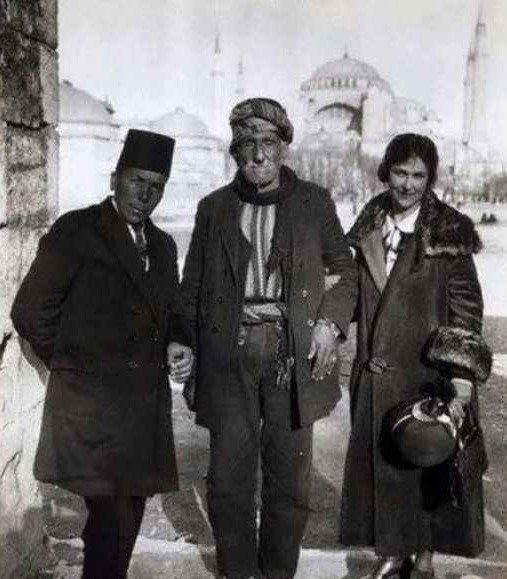 <p><strong>Dünyanın en uzun yaşayan insanı Zaro Ağa, 157 yıllık ömrüne 10 Osmanlı Padişahı 6 savaş ve 1 Cumhurbaşkanı sığdırdı.</strong></p>

<p> </p>
