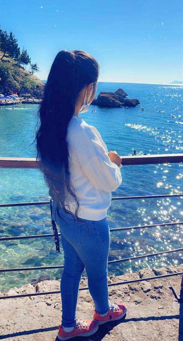 <p>Tatil için geldiği Antalya'da go-kart aracına binen Iraklı Lara Ali Turki Aljanabad'ın (15) uzun saçı, sürüş halindeyken aracın tekerlerine dolandı. Aljanabad'ın başından sıyrılan saçlı derisi saatler süren ameliyatla yerine dikildi. Prof. Dr. Ömer Özkan, "Kıl gibi damarlarla uğraşılıyor. Zor ameliyatlardan biriydi" dedi.</p>