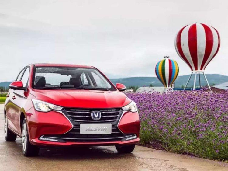 <p><strong>CHANGAN ALSVİN DONANIMLARI</strong></p>

<p><strong>Changan Alsvin öne çıkan donanımları</strong></p>

<p>7 inç ekran</p>

<p>start stop</p>

<p>15 inç jant</p>

<p>elektrikli ayna</p>

<p>ABS</p>

<p>ESP</p>
