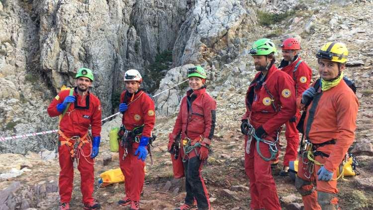 <p>Bunu da sadece Türkiye olarak yapmıyoruz. AFAD'ın koordinasyonunda Avrupa Mağara Kurtarma Federasyonu ile ortak çalışıyoruz. Şu anda 8 ülkeden 192 mağara arama kurtarma personeliyle bu kurtarmayı gerçekleştiriyoruz.</p>