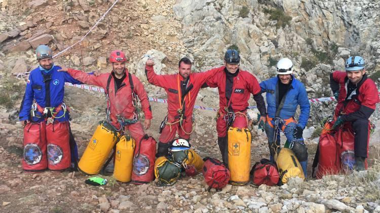 <p> AFAD olarak devlet olarak bunun organizasyonunu gerçekleştiriyoruz. Umuyoruz ki bu operasyon sağ salim tamamlanır ve ailesine kavuştururuz" diye konuştu. </p>