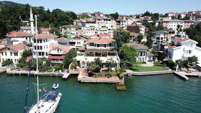 <p>Hükümetlerarası İklim Değişikliği Paneli’nin (IPCC) öngördüğü en olumsuz senaryo olan, deniz seviyesinin küresel olarak yüzyılın ortasında yaklaşık 0,5 metre, yüzyılın sonunda ise yaklaşık 1 metre yükseleceği hesabına dayanarak hazırlanan raporun ayrıntıları Küresel Denge Derneği başkanı Dr. Nuran Talu, raporun yazarları Prof. Dr. Nüzhet Dalfes ile Prof. Dr. Sedat Avcı ve proje ekibinin katılımıyla düzenlenen basın toplantısında açıklandı.</p>