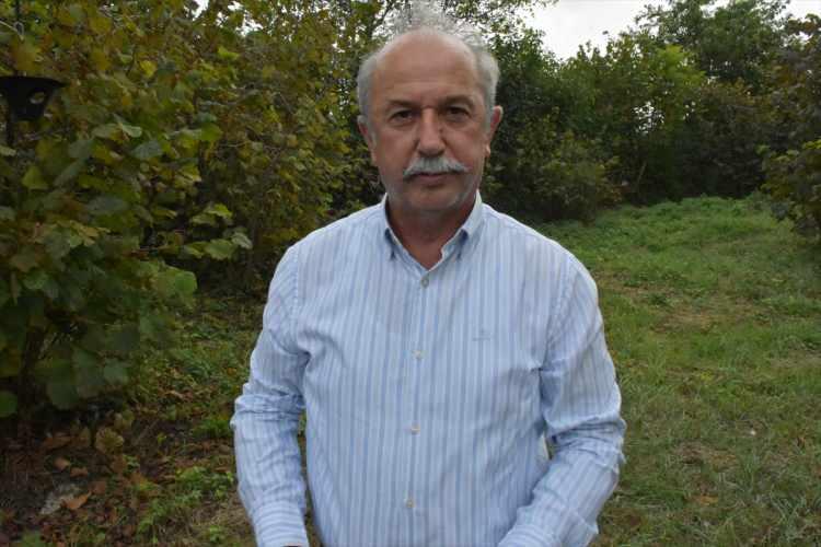 <p>Böcekle mücadelenin sadece fındık üreticisini ilgilendirmediğine işaret eden Gürsu, böceğin, şehre yakın bölgede bulunan bahçelerden çıkarak evlere geleceğini, sadece köylerde değil şehirde, apartmanlarda da görüldüğünde hemen imha edilmesi gerektiğini söyledi.</p>