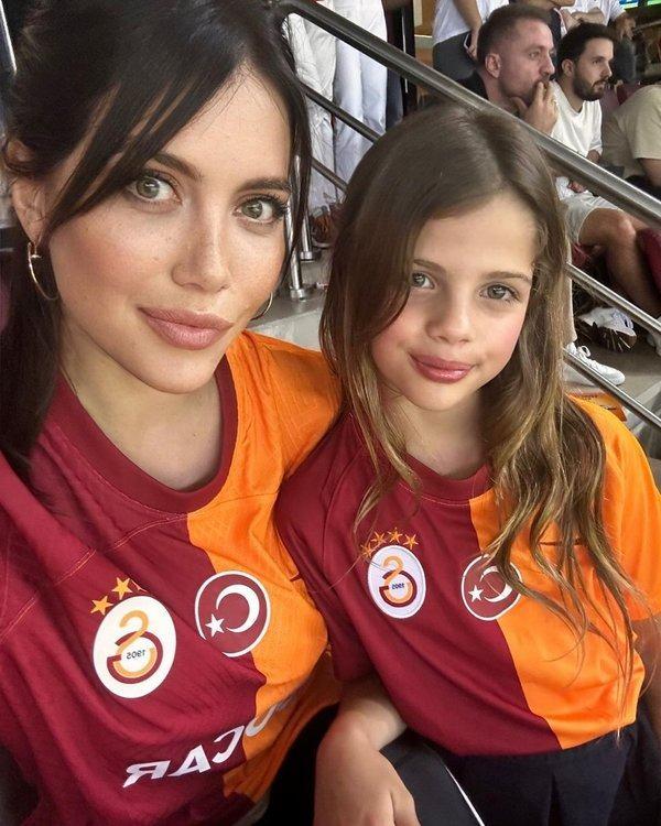 <p><strong>Galatasaray'a imza atmasıyla birlikte eşi Wanda Nara ve çocukları ile İstanbul'da yaşamaya başladı.</strong></p>

<p> </p>
