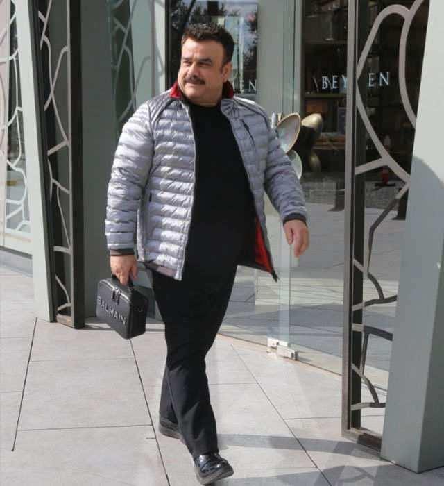 <p><span style="color:#000000"><strong>Yeni nesil arabesk diye tabir edebileceğim bir müzik ile beraber Nilüfer'in 'Haram Geceler' eserini seslendirdim. Suat Aydoğan biliyorsunuz Serdar Ortaç'ın mimarıdır. Suat kardeşimle 4 parçalık bir çalışmam var. Onları da hazırladıktan sonra bu seneyi tamamlayacağım."</strong></span></p>