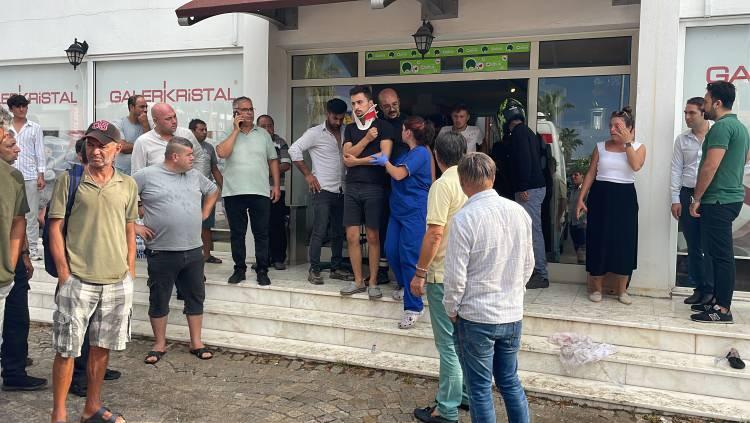 <p>Menfezdeki midibüs yeniden devrilme ihtimaline karşı halatlarla itfaiye aracına ve refüjdeki ağaca bağlandı. Araç daha sonra vinçler yardımıyla bulunduğu yerden çıkarıldı.</p>

