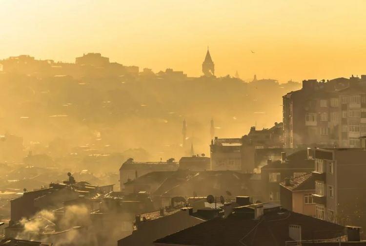 <p>Raporda, incelenen ülke ve şehirlerin tamamında havanın, vücuda zarar verici oranda ince parçacıklı madde ve azot dioksit içerdiği, bu elementlerin en fazla "<strong>orta ve düşük gelirli ülkelerdeki</strong>" havada bulunduğu bilgisi paylaşıldı.</p>

<p> </p>
