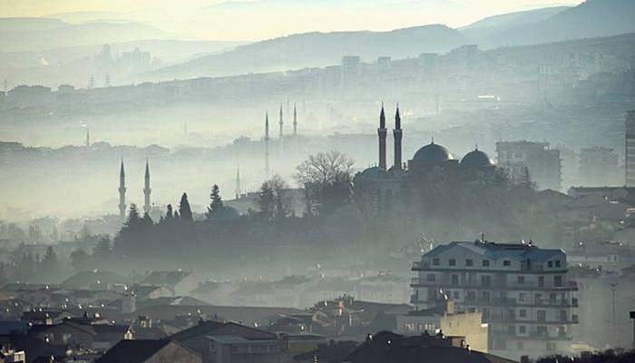 <p><span style="color:#800000"><strong>TÜRKİYE KAÇINCI SIRADA?</strong></span><br />
<br />
2022 Dünya Hava Kirliliği Raporu'na göre, Türkiye, dünya hava kirliliği sıralamasında 45'inci sırada bulunuyor.</p>
