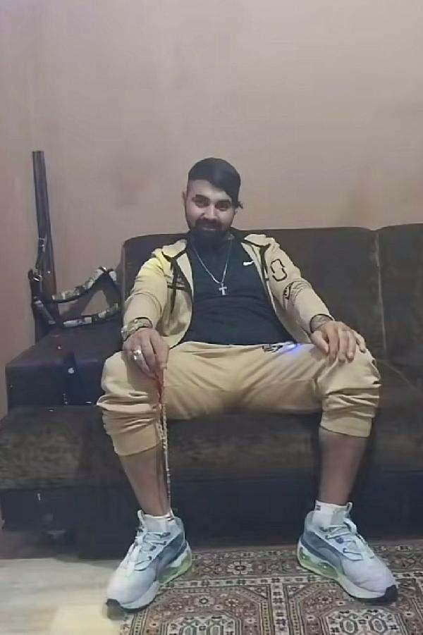<p>Bu arada Hamza Han, polis ve savcılıktaki ifadelerinde, suçlamaları kabul etmeyip, <strong>"Kendisiyle 1,5 yıl önce tanıştık. Her şey kendi isteğiyle oldu. Ona kötü davranmadım. Dini nikah yapıp, ilişkiye girdik. Uyuşturucuyu kendisi kullanıyordu. Vücudundaki darp izlerini kimin yaptığını bilmiyorum"</strong> dedi.</p>