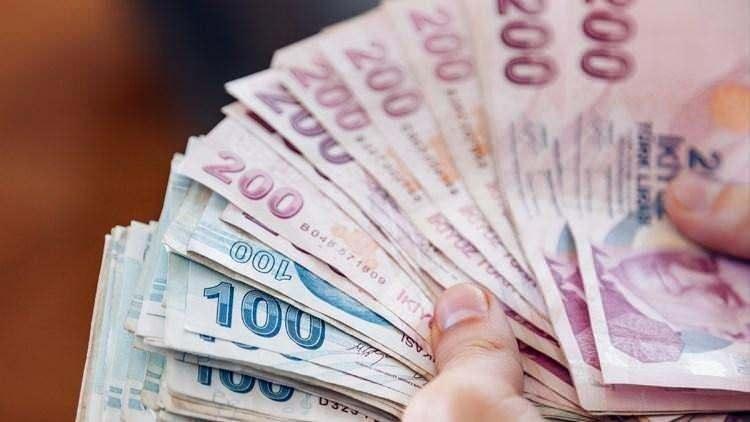 <p>Buna göre emeklilerin kök maaşlarına göre;</p>
<p> </p>
<p>Yüzde 45, yüzde 40, yüzde 35 ve 30 zam verilmesi gündemde olacak.</p>