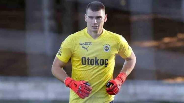 <p>Fenerbahçe'nin Dinamo Zagreb'den renklerine bağladığı Dominik Livakovic, yılın en iyi kaleci adayları arasında gösterildi.</p>