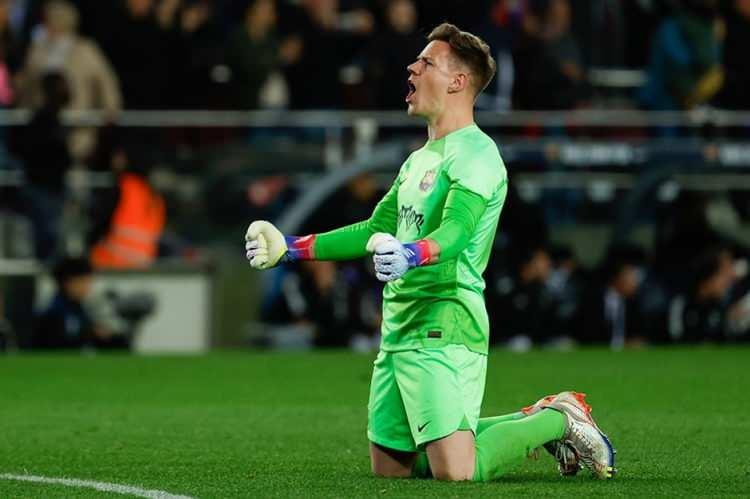 <p>* Ter Stegen<br />
<br />
- Barcelona</p>