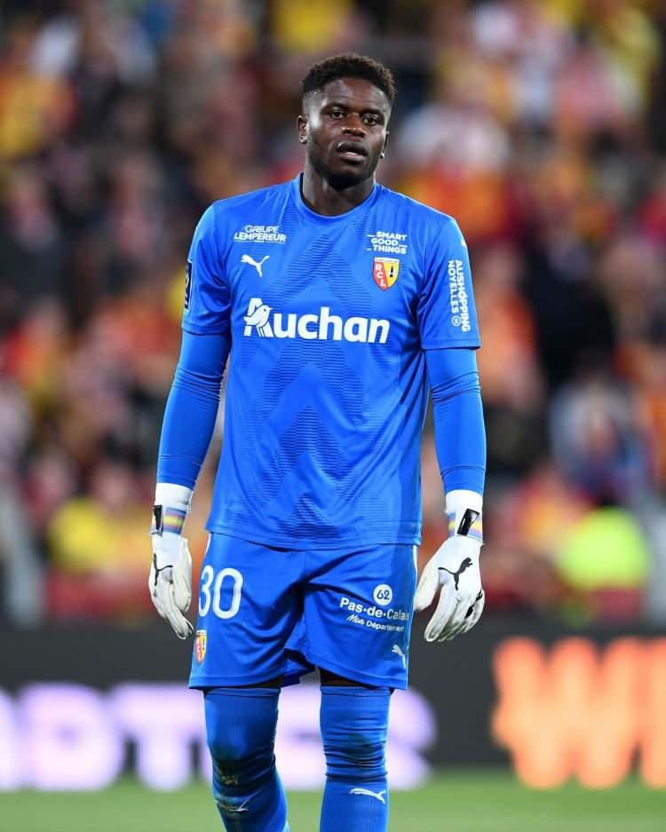 <p>* Brice Samba<br />
<br />
- Lens</p>