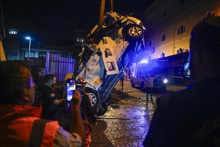 <p>İstanbul'un Arnavutk&ouml;y, Başakşehir ve K&uuml;&ccedil;&uuml;k&ccedil;ekmece il&ccedil;elerinde kuvvetli yağış etkili oldu.&nbsp;</p>
