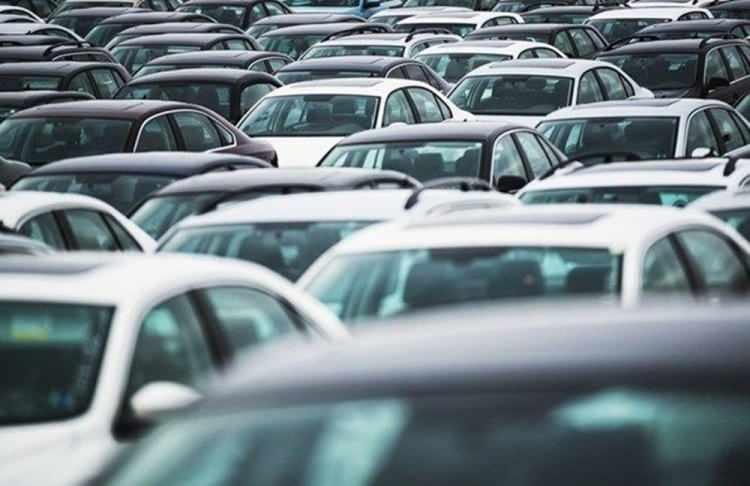 <p><strong>EN ÇOK SUV TERCİH EDİLDİ</strong></p>
<p> </p>
<p>Gövde tiplerine göre değerlendirildiğinde ise en çok tercih edilen gövde tipi SUV otomobiller (yüzde 49,3 pay, 287.343 adet) oldu.</p>
<p>SUV otomobilleri, yüzde 27,3 pay ve 159.105 adet satış ile Sedan, yüzde 21,1 pay ve 123.034 adet satış ile H/B otomobiller takip etti.</p>