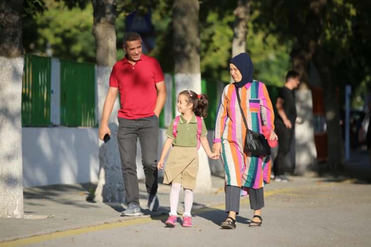 <p>Bakanlık, okul öncesinde, aile ve çocuklarla gerçekleştirilecek uyum sürecine destek olmak amacıyla okula uyum rehberi hazırladı. Rehberde, uyum haftasına yönelik uygulama çizelgesi ile 12 etkinlik örneği yer aldı.</p>
