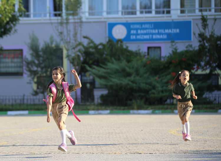<p>İlkokul 1'inci sınıflara yönelik rehberde, uyum haftası uygulama çizelgesi ile 9 etkinlik örneği hazırlandı.</p>
